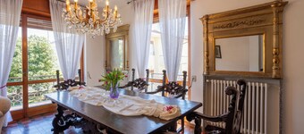 Villa Gabri 1 surrounded by greenery for families within walking distance of the lake and the center