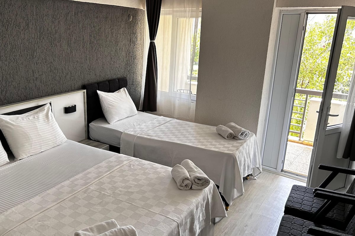 Comfort-Dreibettzimmer, Balkon, Stadtblick