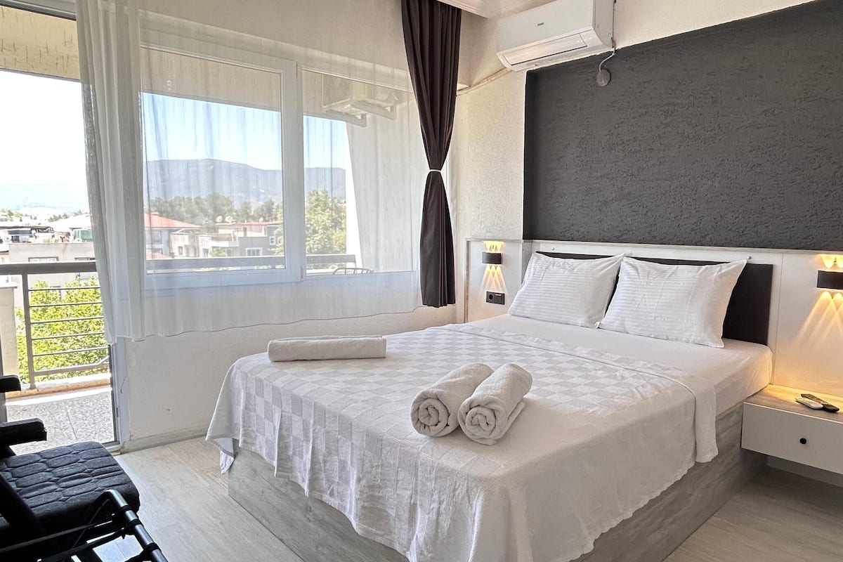 Standard-Doppelzimmer, Balkon, Stadtblick