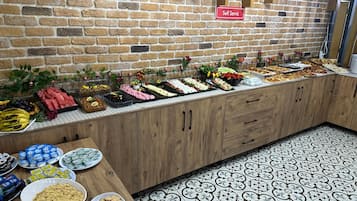 Petit déjeuner buffet (300 TRY par personne)