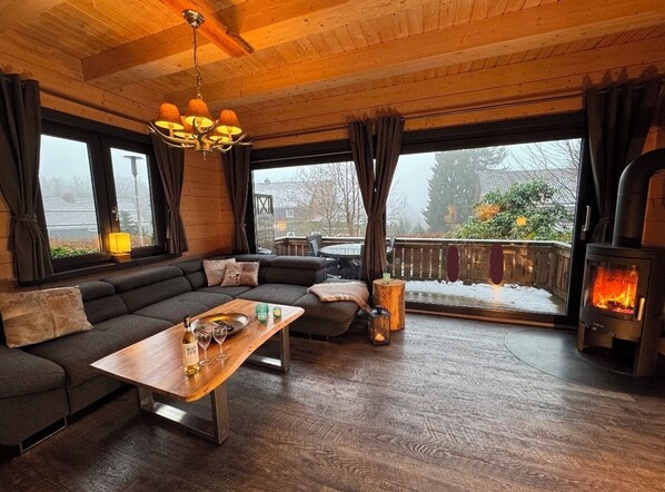 Smart TV, fireplace, DVD player, stereo