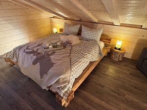 2 bedrooms, in-room safe, iron/ironing board, free WiFi