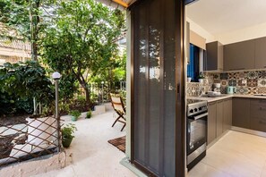 Jääkaappi, uuni, kahvin-/teenkeitin