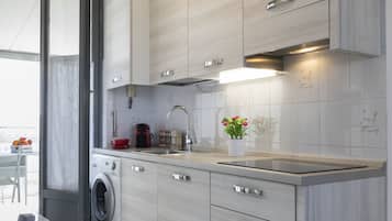 Panoramic-Apartment | Eigene Küche | Großer Kühlschrank, Mikrowelle, Herdplatte, Geschirrspüler