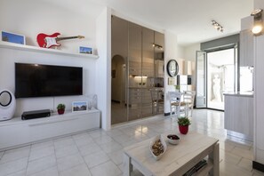 Panoramic Apartment | Living area | Smart TV - notaMi - La Veranda (Milan)