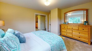 4 عدّة غرف نوم وواي فاي مجانًا وملاءات أسرّة