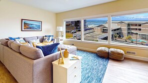 تلفزيون ذكي، مشغل دي في دي، تنس طاولة، كُتُب