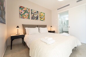 2 habitaciones, tabla de planchar con plancha, cuna de viaje y wifi 