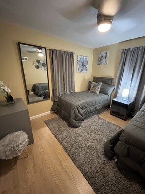 3 Schlafzimmer, Schreibtisch, Bügeleisen/Bügelbrett, kostenloses WLAN