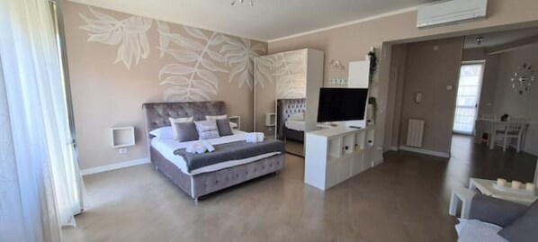 1 bedroom, desk, iron/ironing board, free WiFi