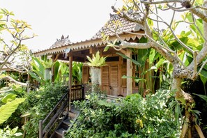 Traditional Cottage, 1 Queen Bed, Bathtub | 1 bedroom, minibar, in-room safe, desk - Bajalo Cottage Canggu (Canggu)