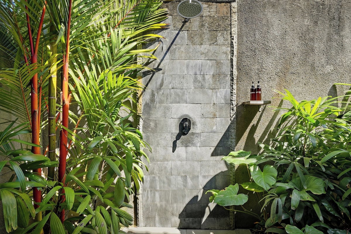 Casa de campo tradicional, 1 cama de matrimonio grande, bañera | Baño | Bañera y ducha independientes, secador de pelo, toallas y jabón
