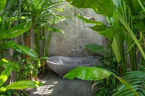 Cottage Tradisional, 1 Tempat Tidur Queen, bathtub | Kamar mandi | Bathtub dan shower terpisah, pengering rambut, handuk, dan sabun