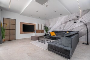 Fernseher, Videospiele, DVD-Player, Stereoanlage