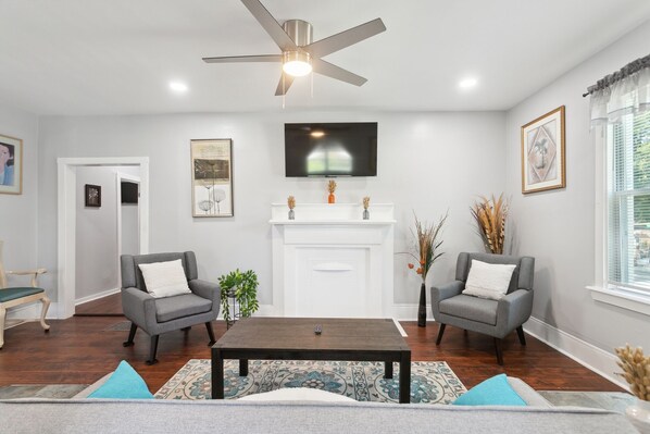 House, 3 Bedrooms | Living area | Smart TV