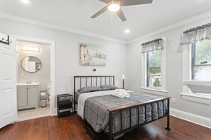 บ้านพัก, 3 ห้องนอน | 3 ห้องนอน, เตารีด/โต๊ะรีดผ้า, Wi-Fi ฟรี