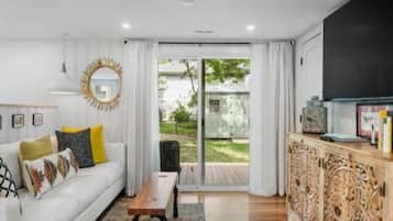 Bungalow, 2 Bedrooms | Living area