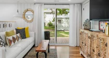 Lil Pearl 2 Bedroom Bungalow by RedAwning