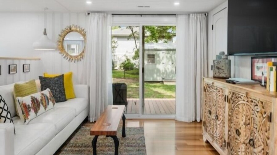 Lil Pearl 2 Bedroom Bungalow by RedAwning