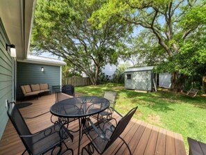 Bungalow, 2 Bedrooms | Outdoor dining