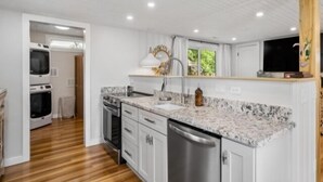 Bungalow, 2 kamar tidur | Dapur pribadi | Mesin pembuat kopi/teh, lemari es, oven, dan pemanggang roti