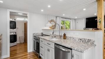 Bungalow, 2 Bedrooms | Private kitchen | Fridge, oven, coffee/tea maker, toaster