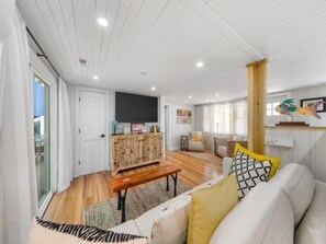 Bungalow, 2 Bedrooms | Living area