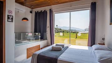Honeymoon-Bungalow | 1 Schlafzimmer, laptopgeeigneter Arbeitsplatz, Verdunkelungsvorhänge