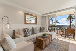 Condo, 2 Bedrooms | Living area