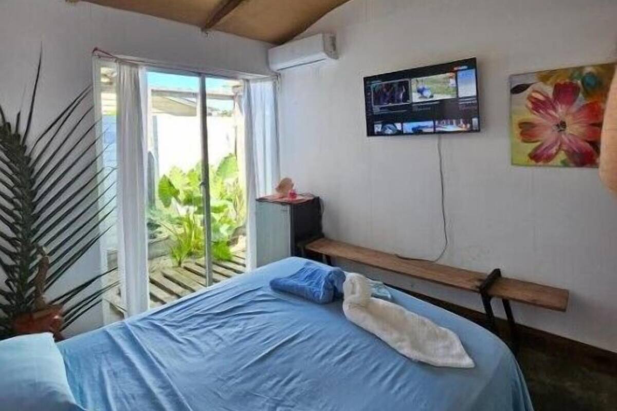 Classic Room | Premium bedding, desk, laptop workspace, WiFi (free)