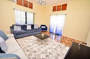 Smart TV, stereo - The Dream Residence Svg - close to beach and ATV rentals (St George)