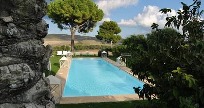 Historic and valuable villa, nestled in the Val di Noto