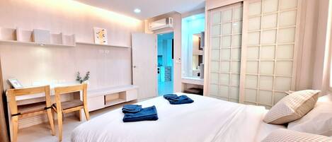 Departamento | 1 habitación, decoración personalizada, escritorio y cortinas blackout