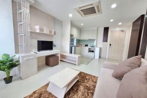 1 ห้องนอน, ห้องพักตกแต่งอย่างมีเอกลักษณ์, โต๊ะทำงาน, ผ้าม่านกันแสง