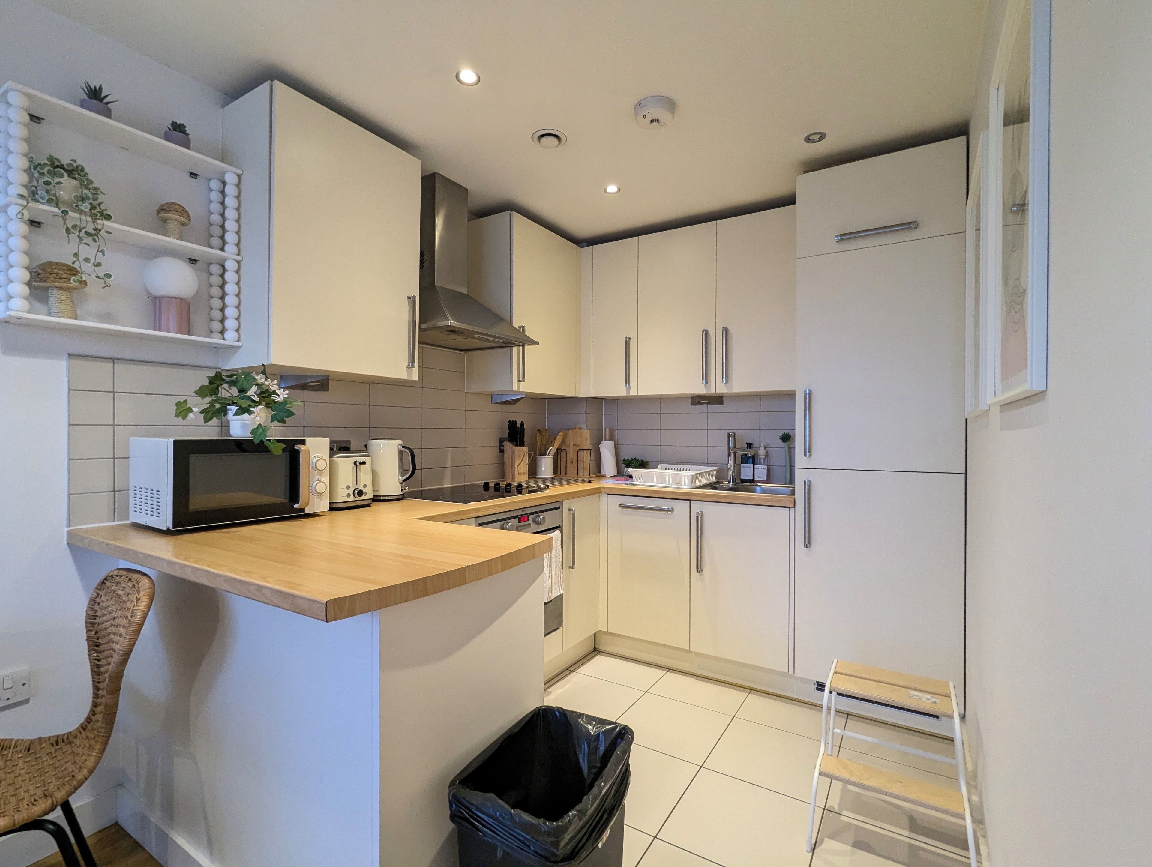 Refrigerador, microondas, horno, placa de cocina