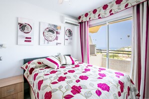 2 bedrooms, iron/ironing board, WiFi, bed sheets - Amaizing 2 bedrooms apartment Great Location Costa Adeje 2 minutes to the beach (Costa Adeje)