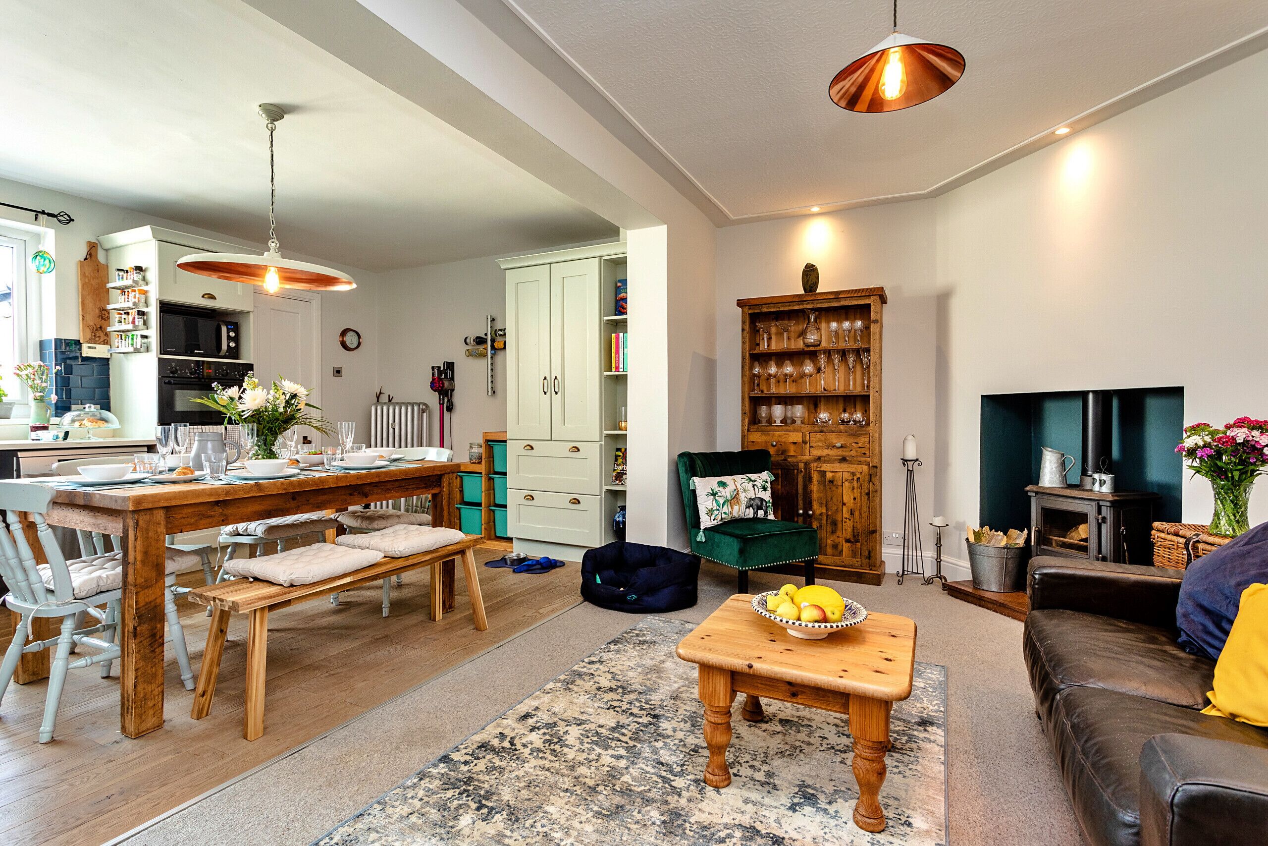 Smart TV, fireplace