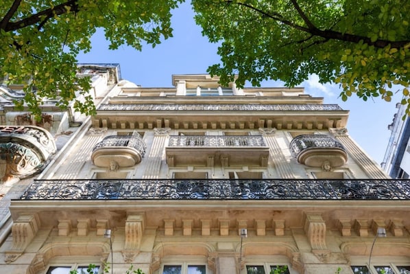 Exterior detail - Sweett | Wagram Suite I (Paris)