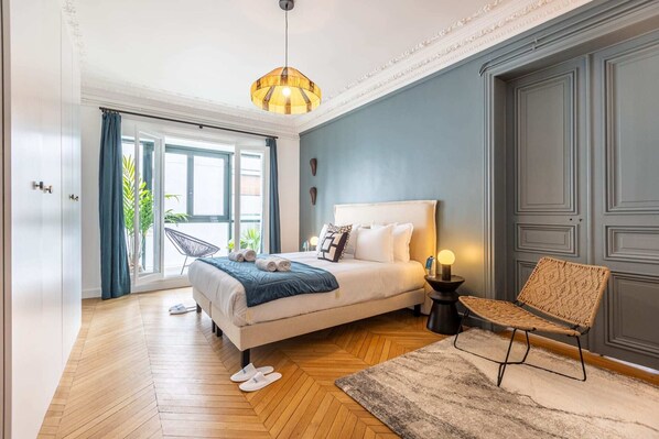 3 bedrooms, desk, iron/ironing board, free WiFi - Sweett | Wagram Suite III (Paris)