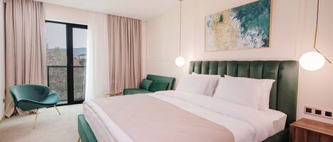 Deluxe Room | In-room safe, blackout drapes, soundproofing, free WiFi