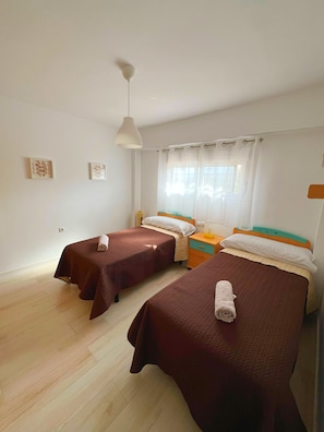 2 habitaciones, tabla de planchar con plancha y wifi gratis 