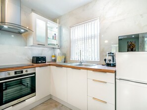 Kjøleskap, mikrobølgeovn, ovn og oppvaskmaskin