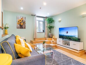 Smart TV - Simply Stunning 2BR | City Centre | Queens Uni - Pass the Keys (Belfast)