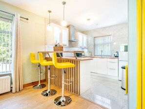 Kjøleskap, mikrobølgeovn, ovn og oppvaskmaskin