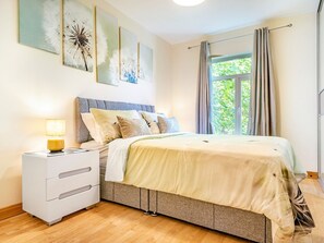 2 bedrooms, iron/ironing board, free WiFi, bed sheets - Simply Stunning 2BR | City Centre | Queens Uni - Pass the Keys (Belfast)