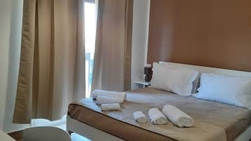 Basic-Doppel- oder -Zweibettzimmer | Minibar, Schreibtisch, kostenloses WLAN