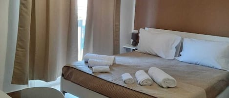 Minibar, escritorio y wifi gratis