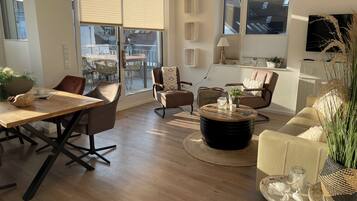 Smart-TV, Videospiele, Bücher, Stereoanlage