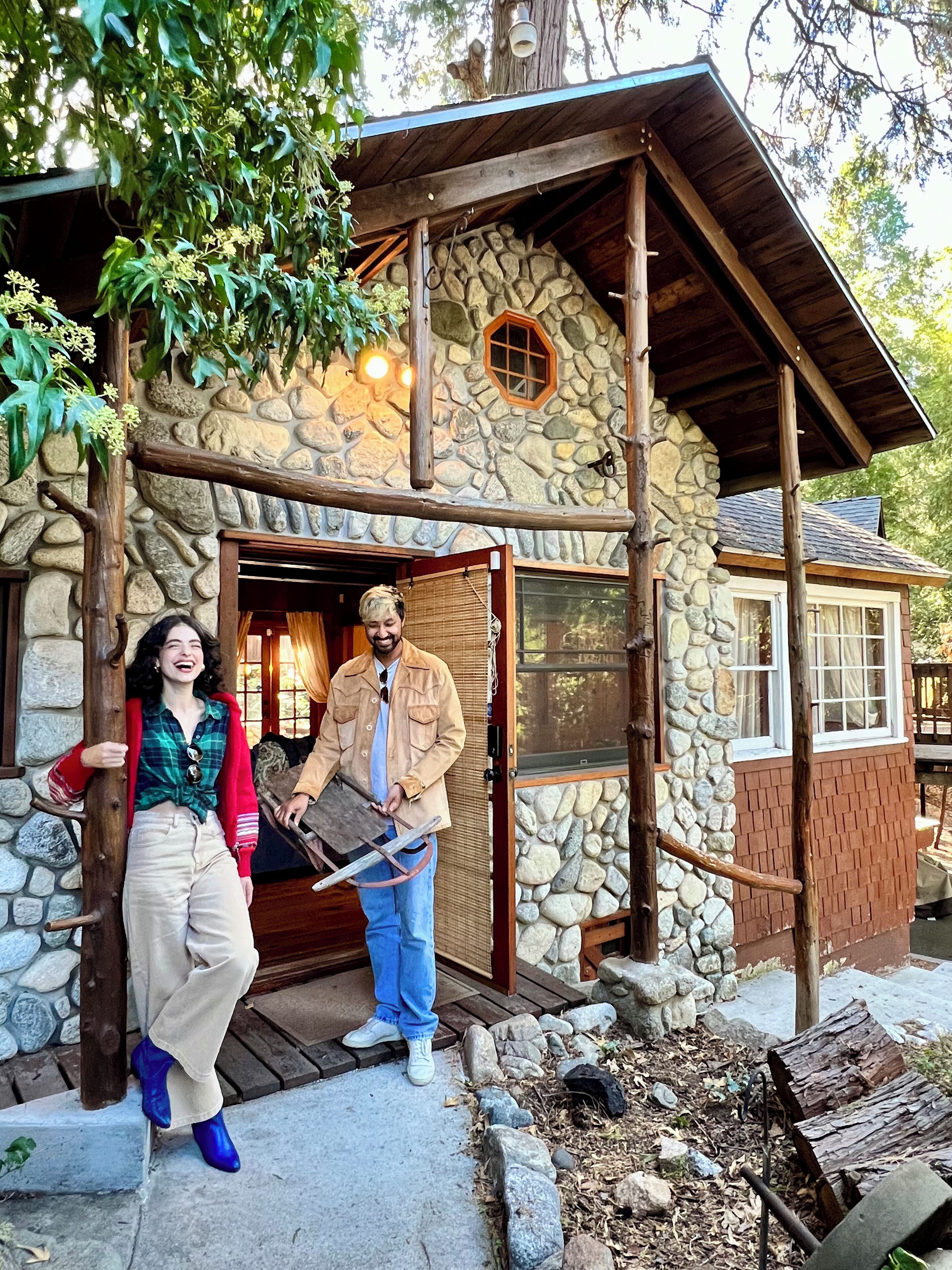 Sweet Valley Pines, cozy vintage cabin w hot tub