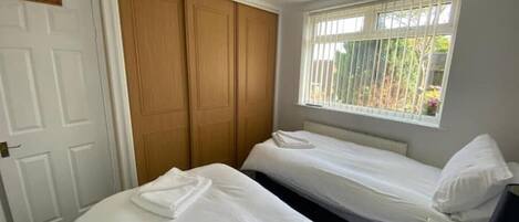 2 bedrooms, iron/ironing board, WiFi, bed sheets